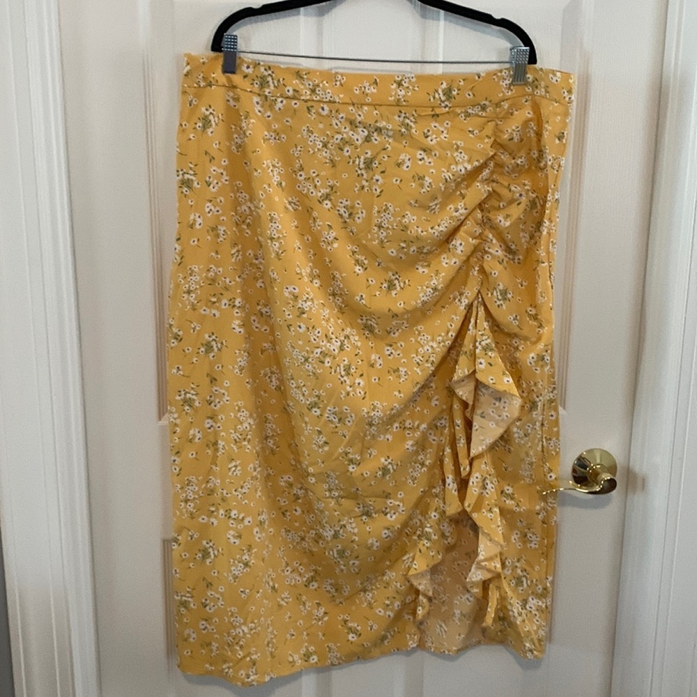 Shein yellow/purple/white floral skirt with ruffled side slit and zipper size 3X